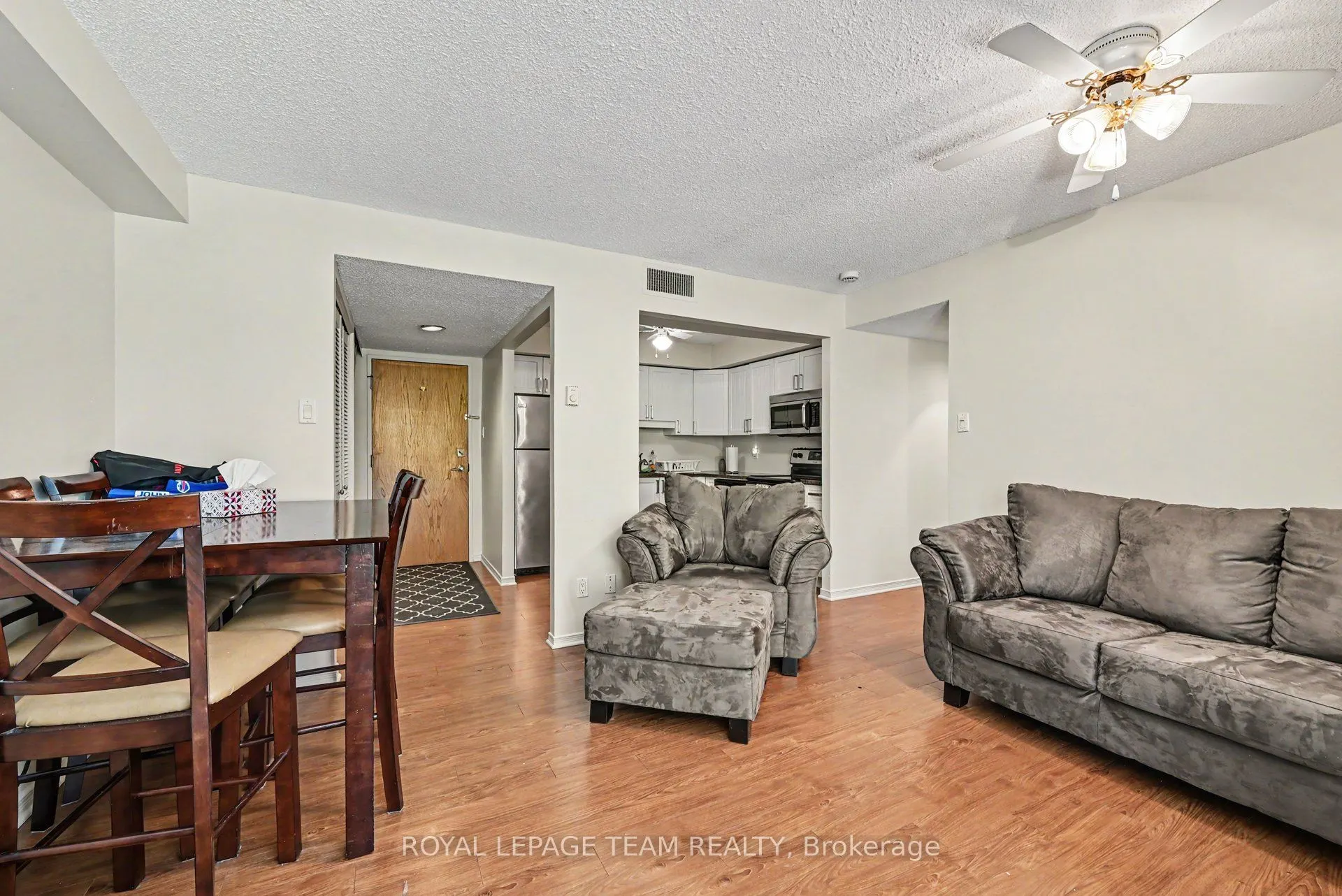 199 Kent Street #404