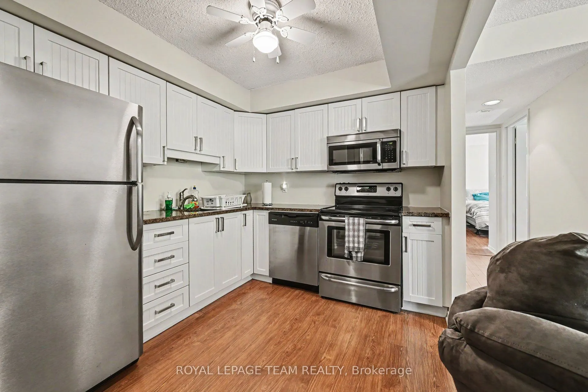199 Kent Street #404