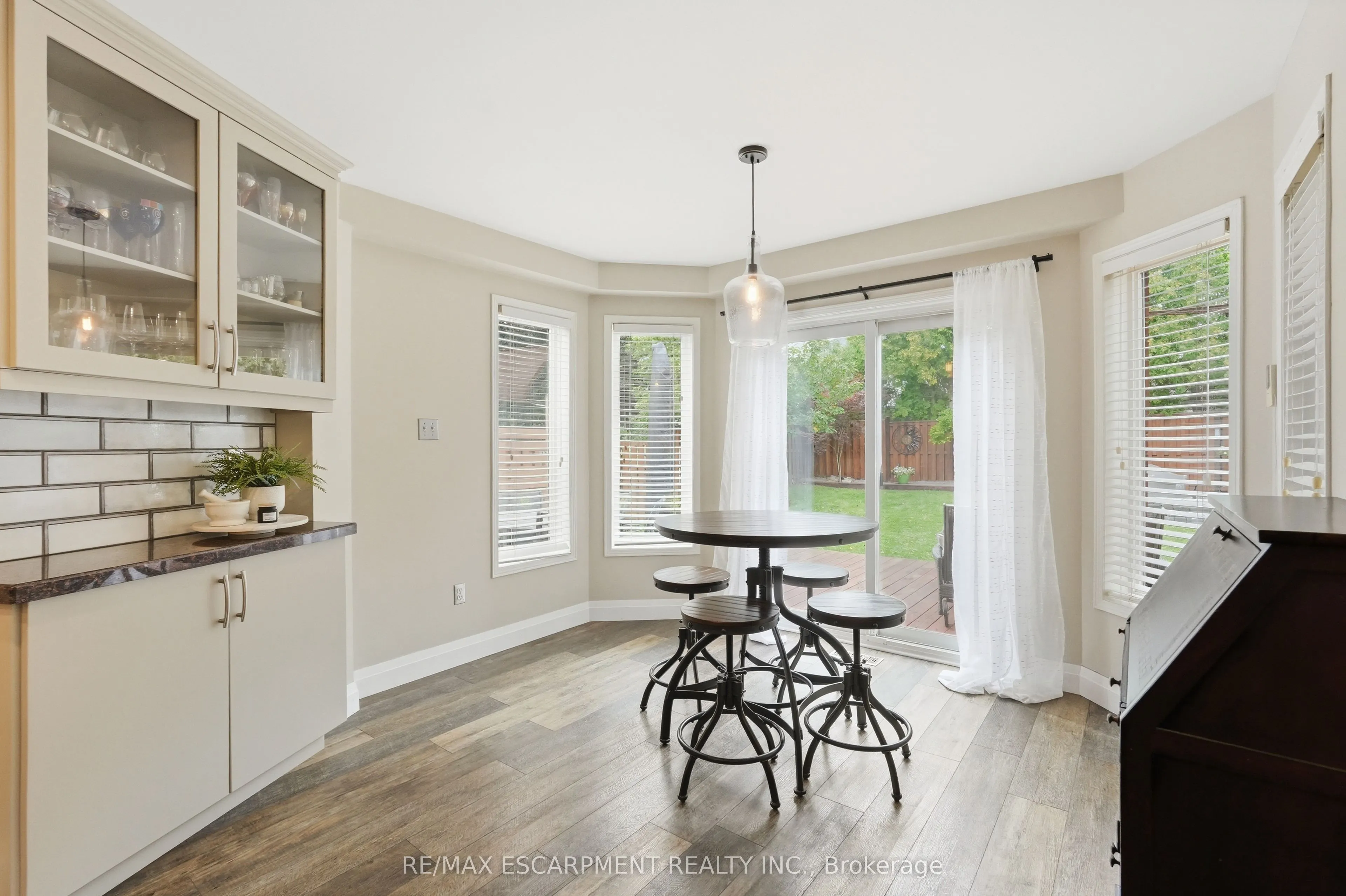 48 Bridgeport Crescent