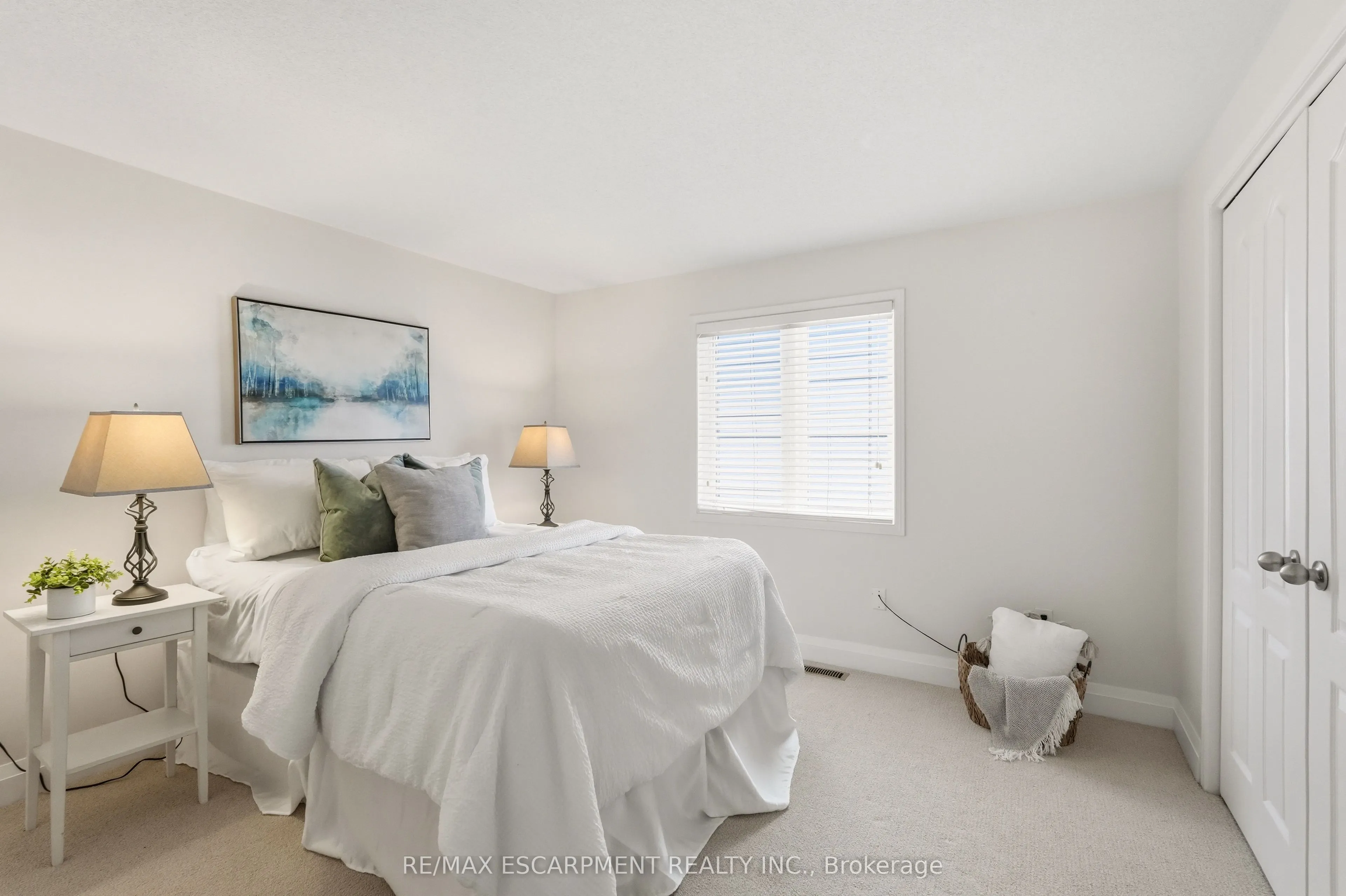 48 Bridgeport Crescent