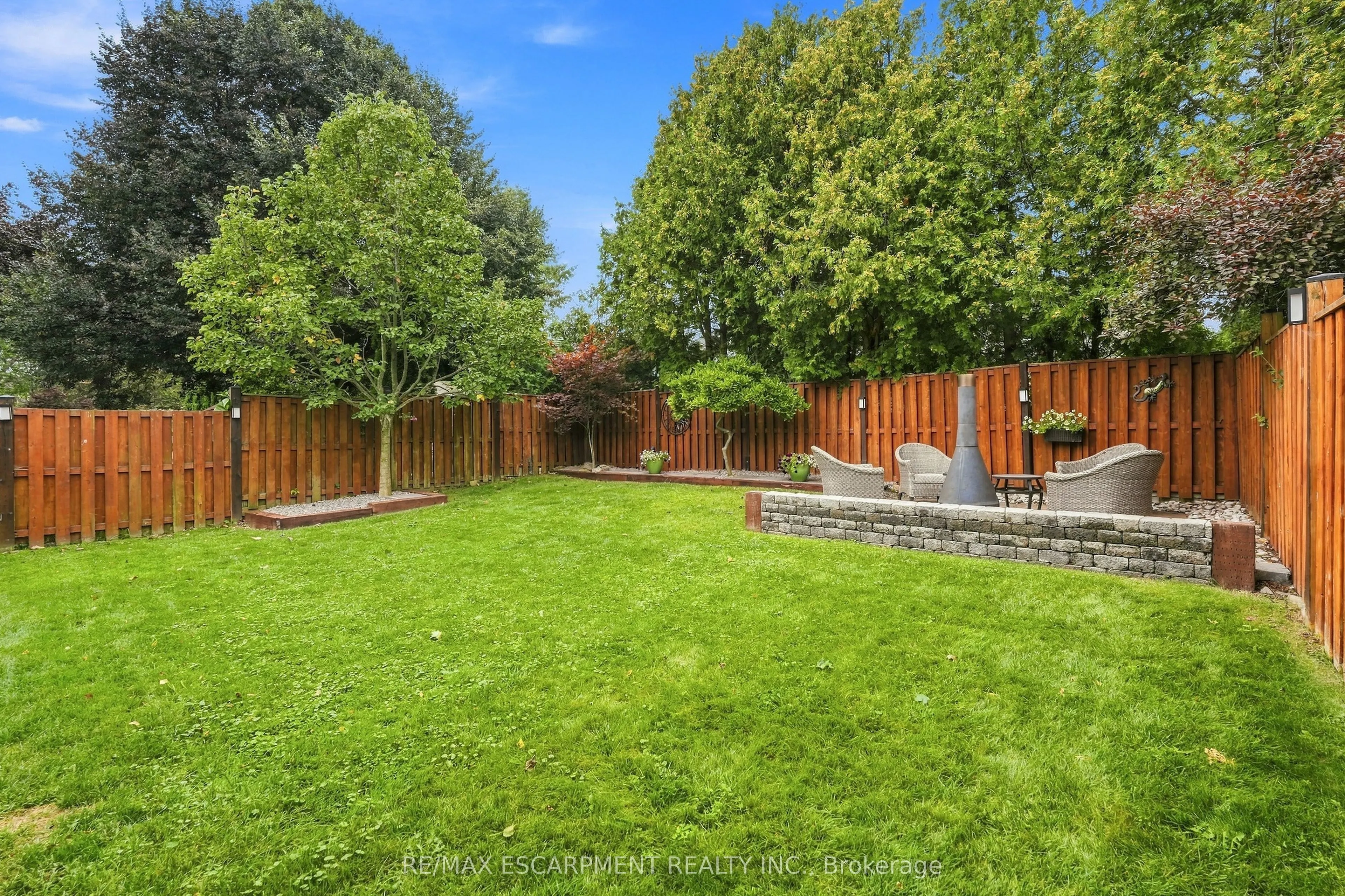 48 Bridgeport Crescent