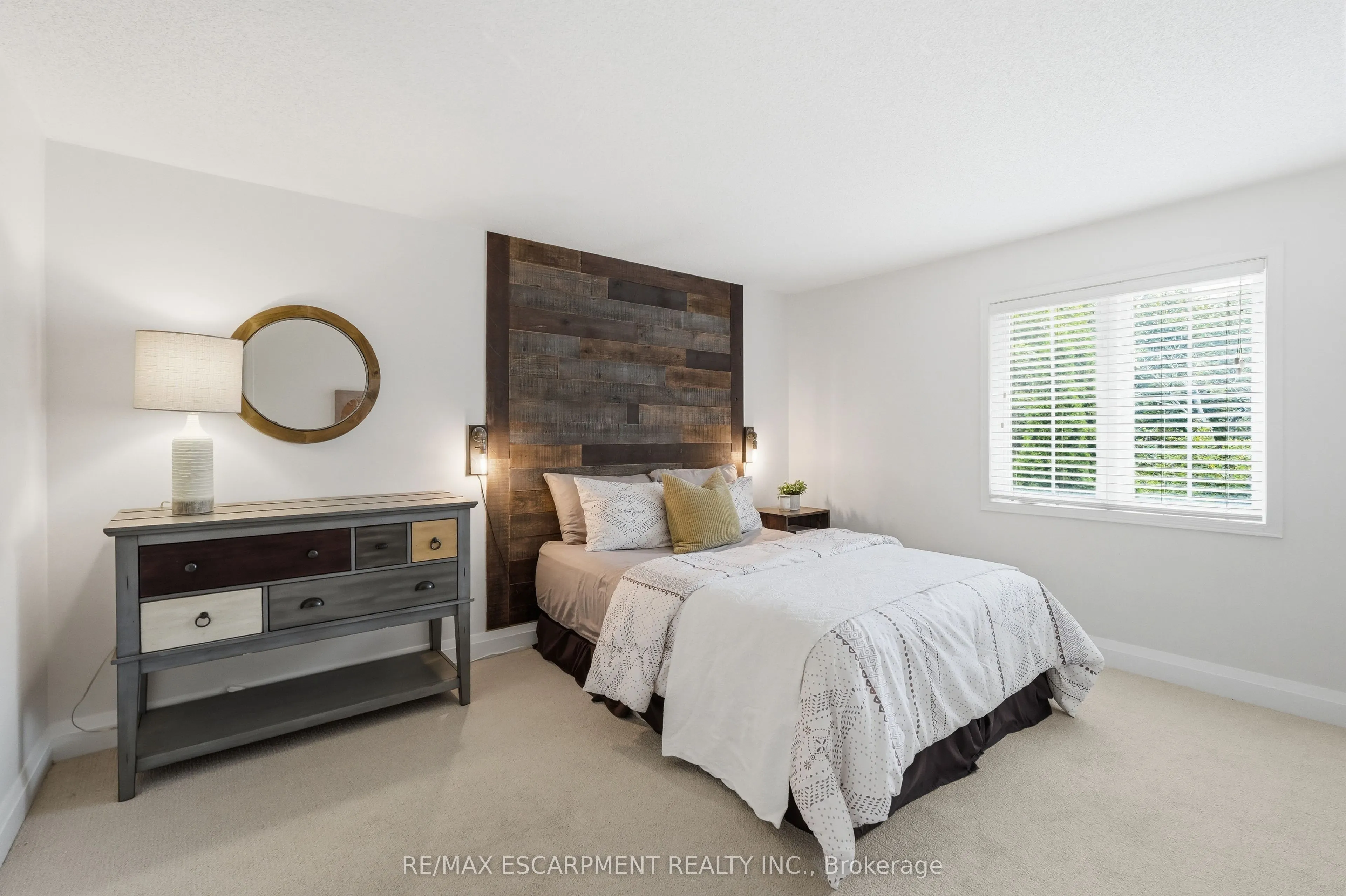 48 Bridgeport Crescent
