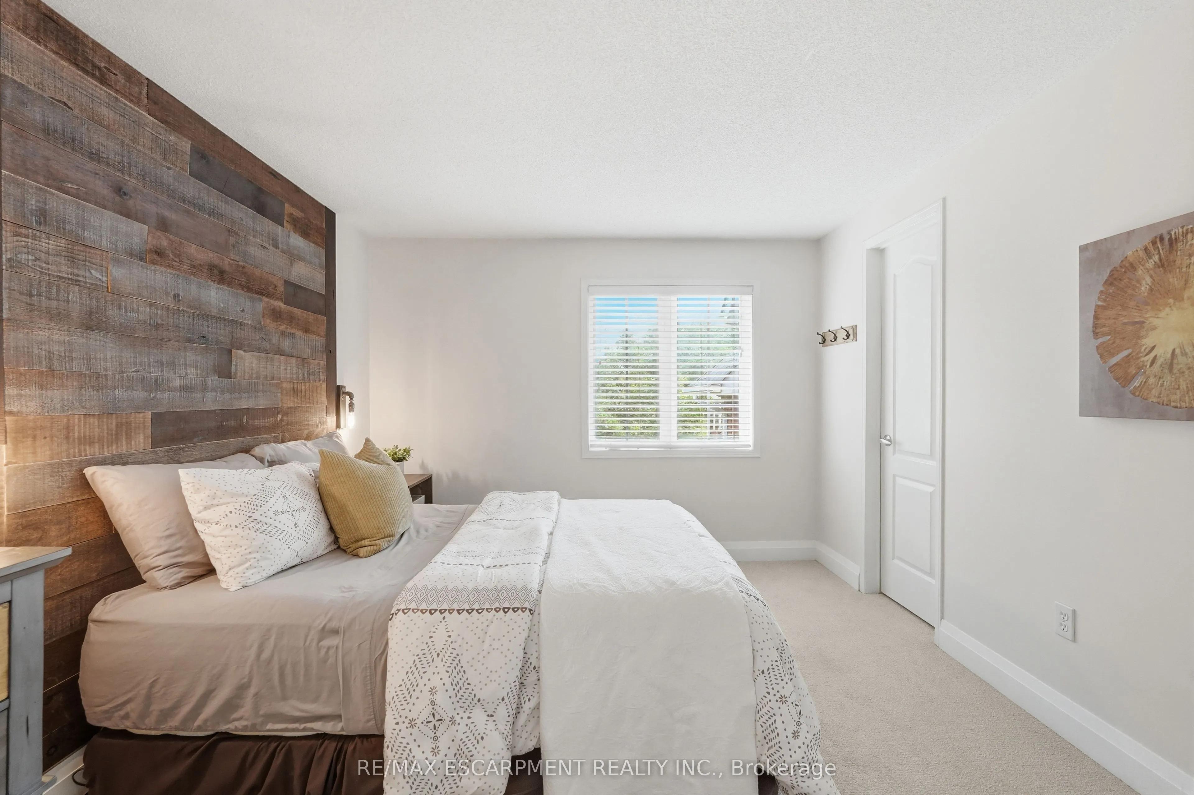 48 Bridgeport Crescent