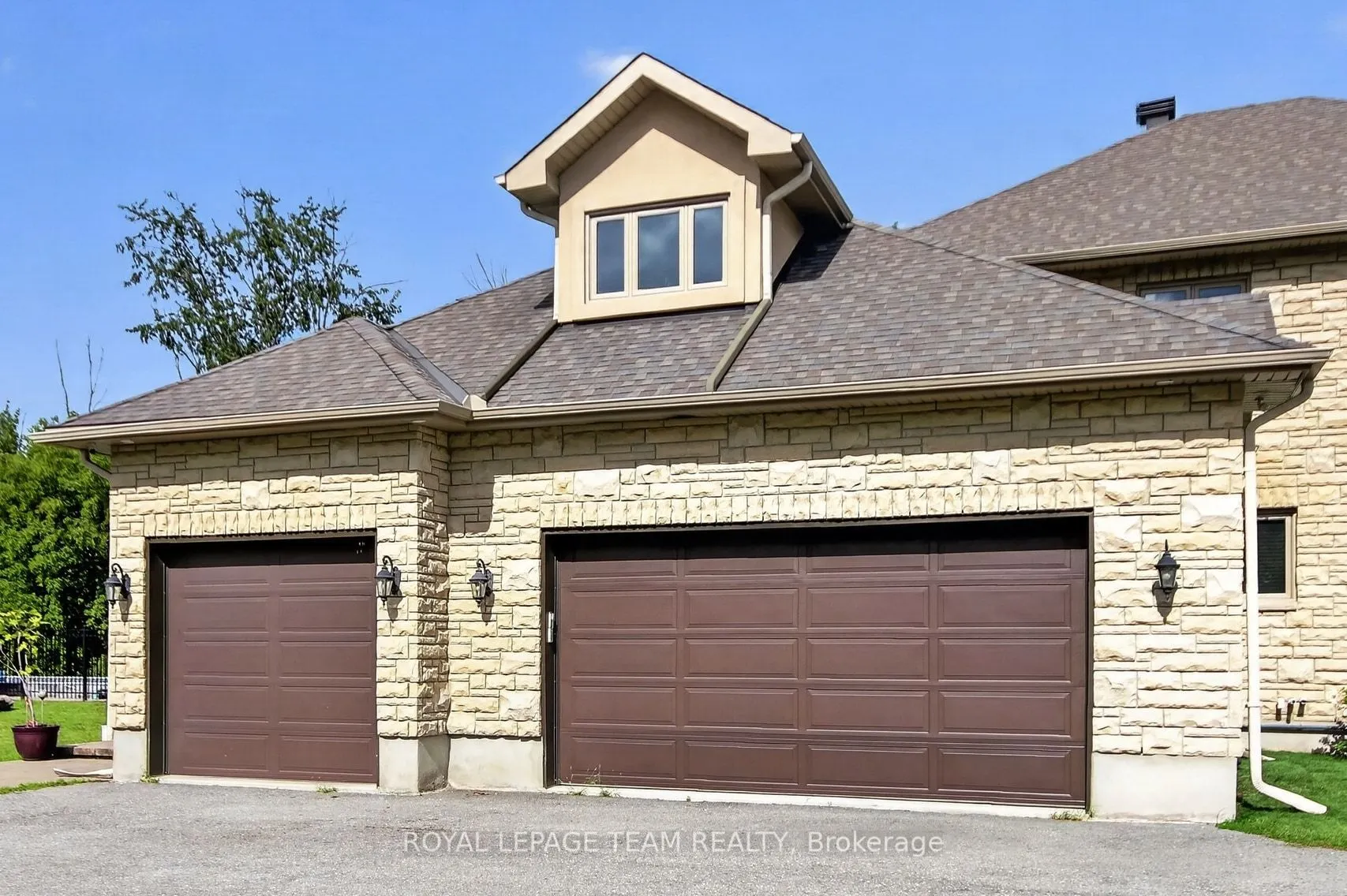 1425 Balmoral Drive