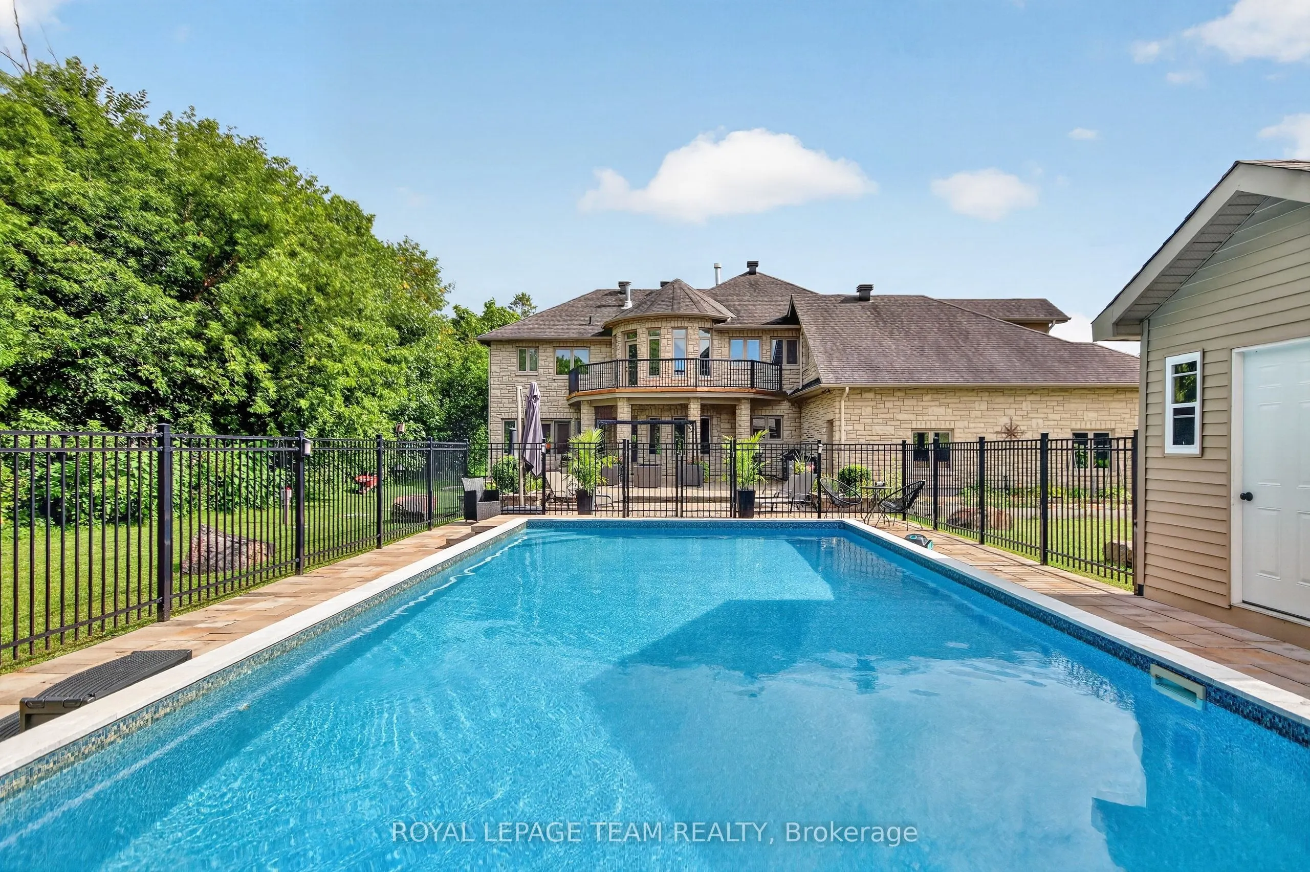 1425 Balmoral Drive