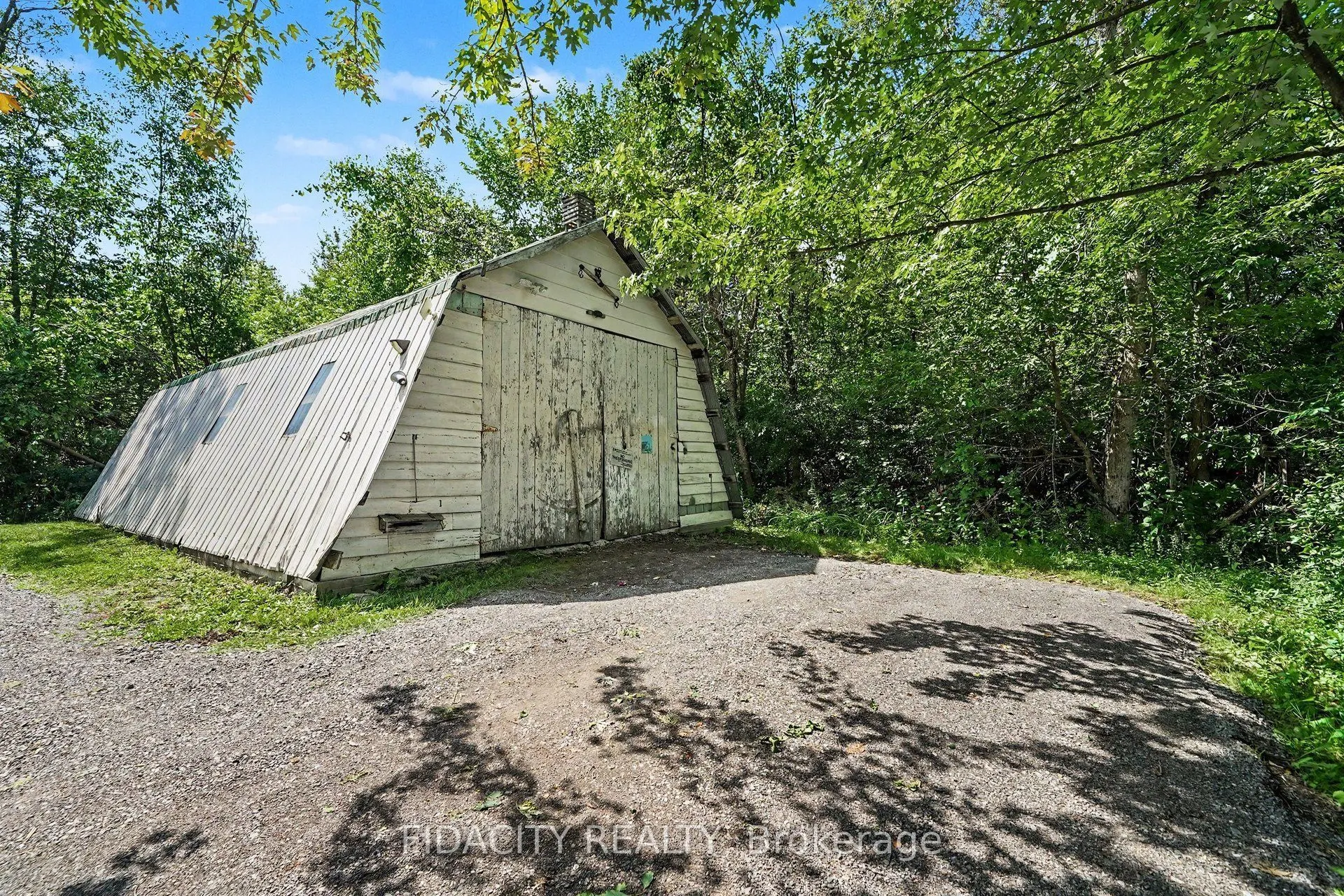 6811 Flewellyn Road