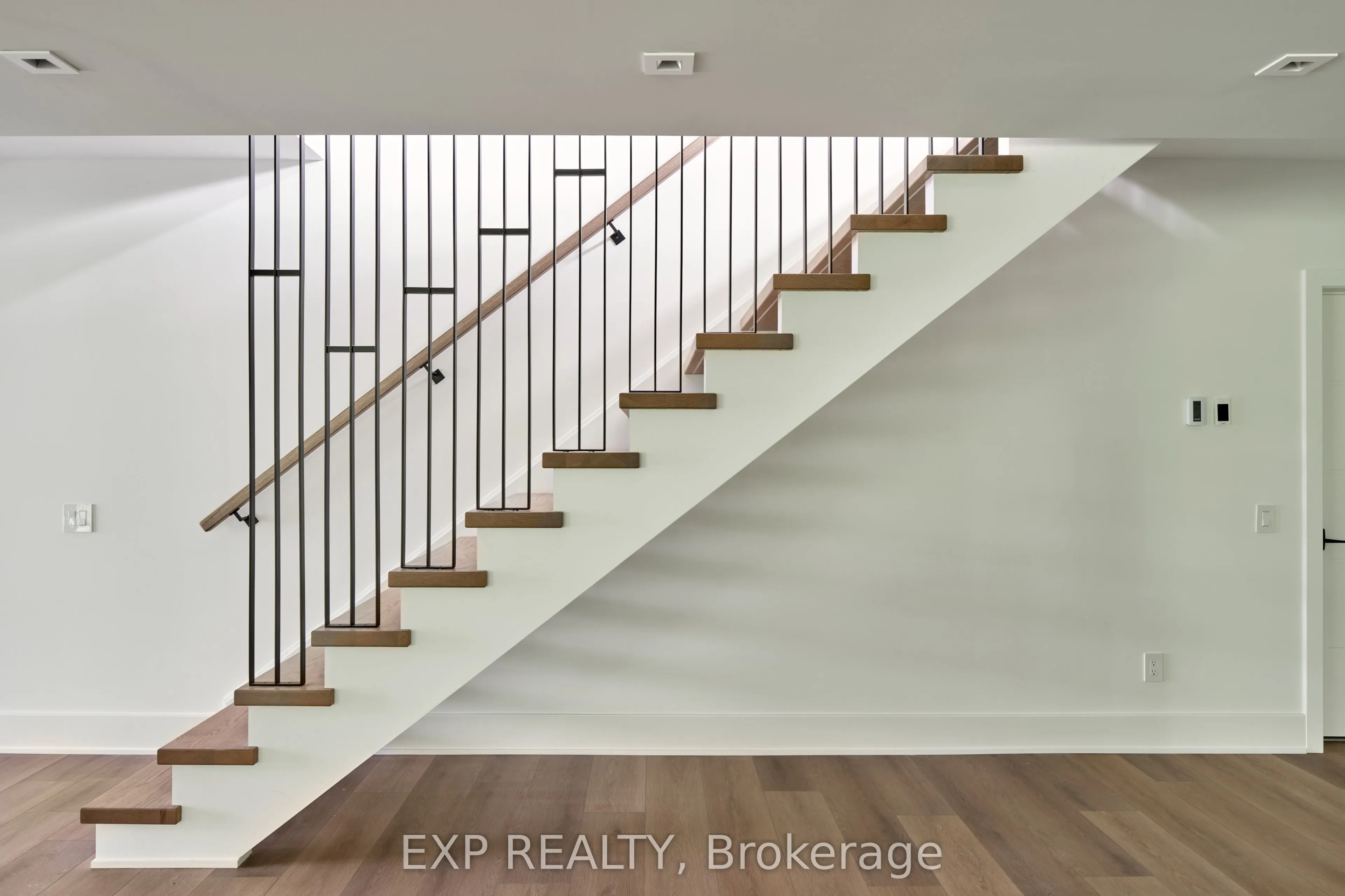 32 CLOVELLY Road