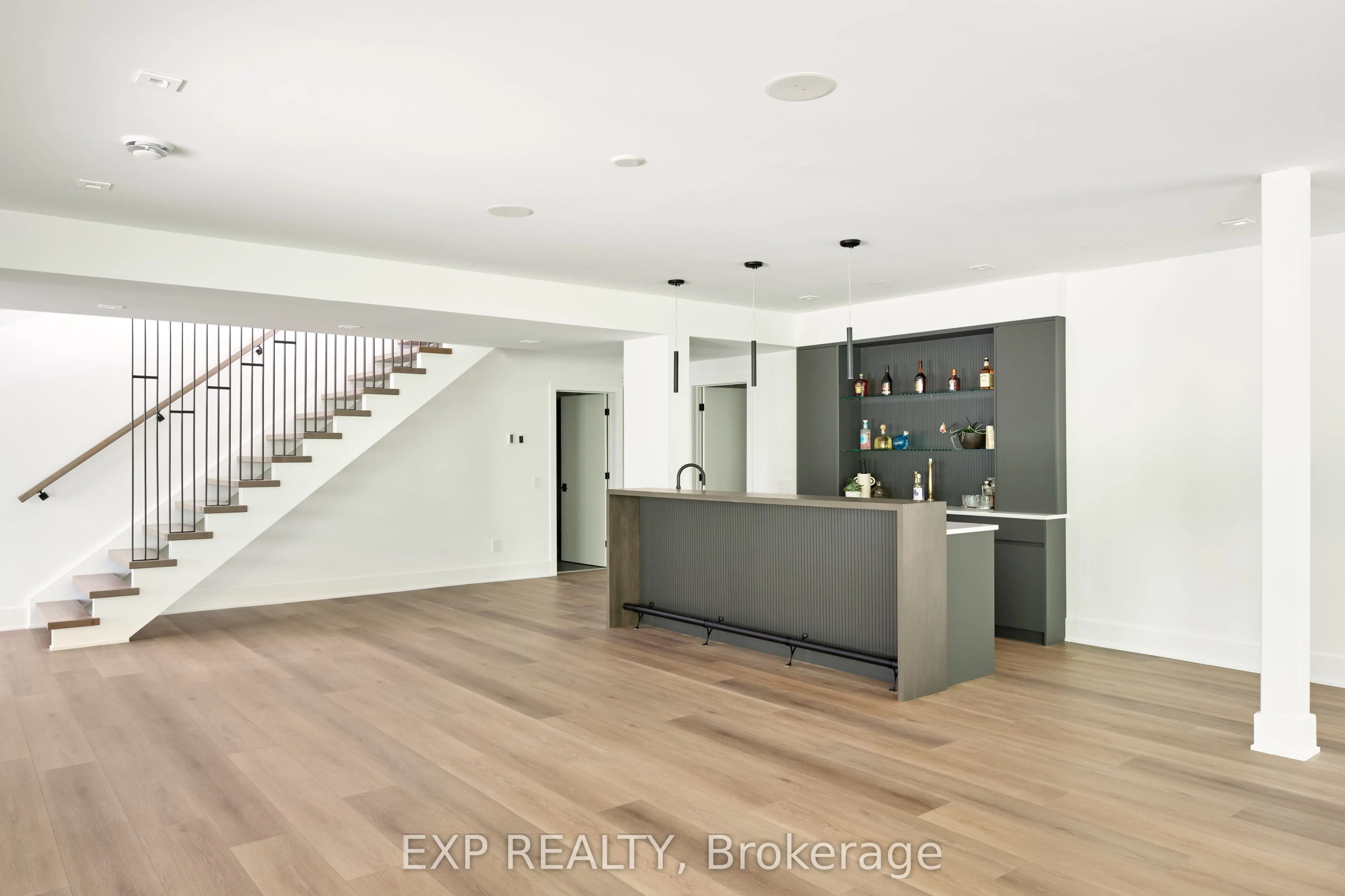 32 CLOVELLY Road
