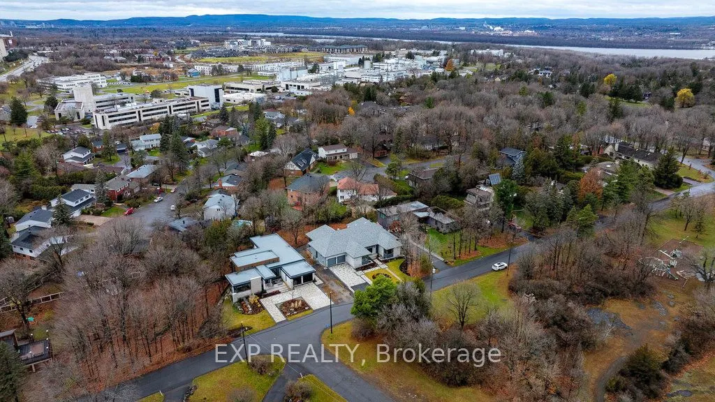 32 CLOVELLY Road