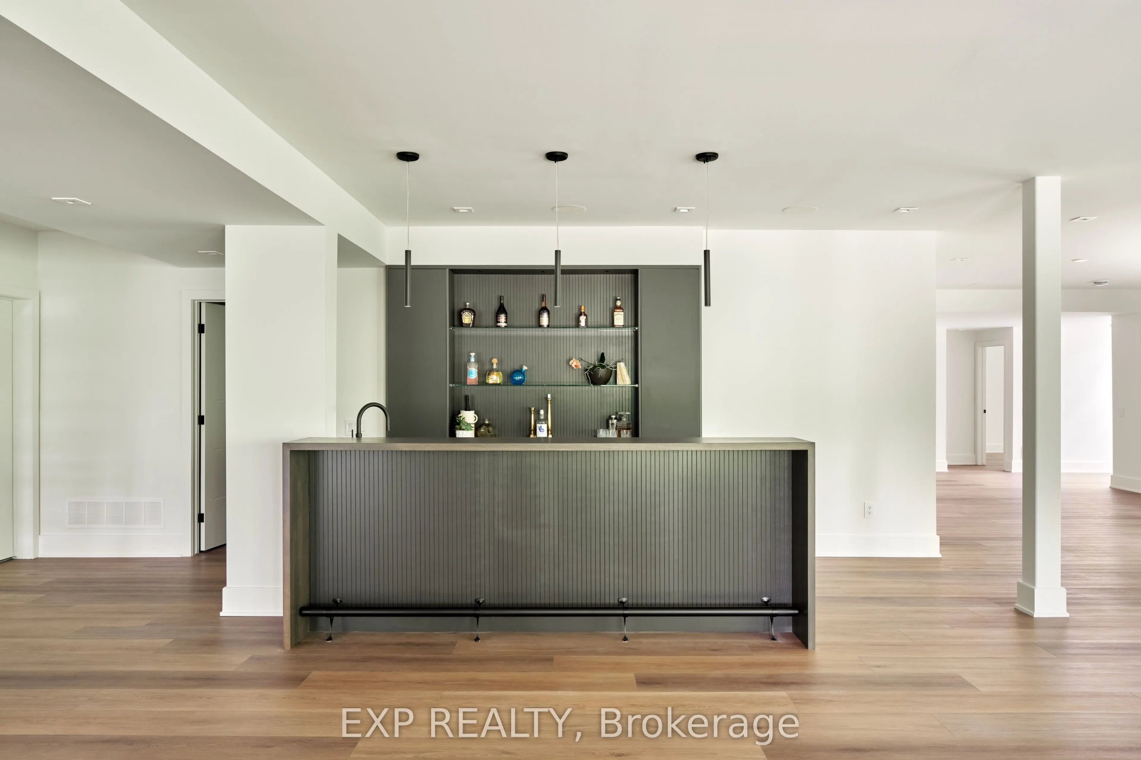 32 CLOVELLY Road