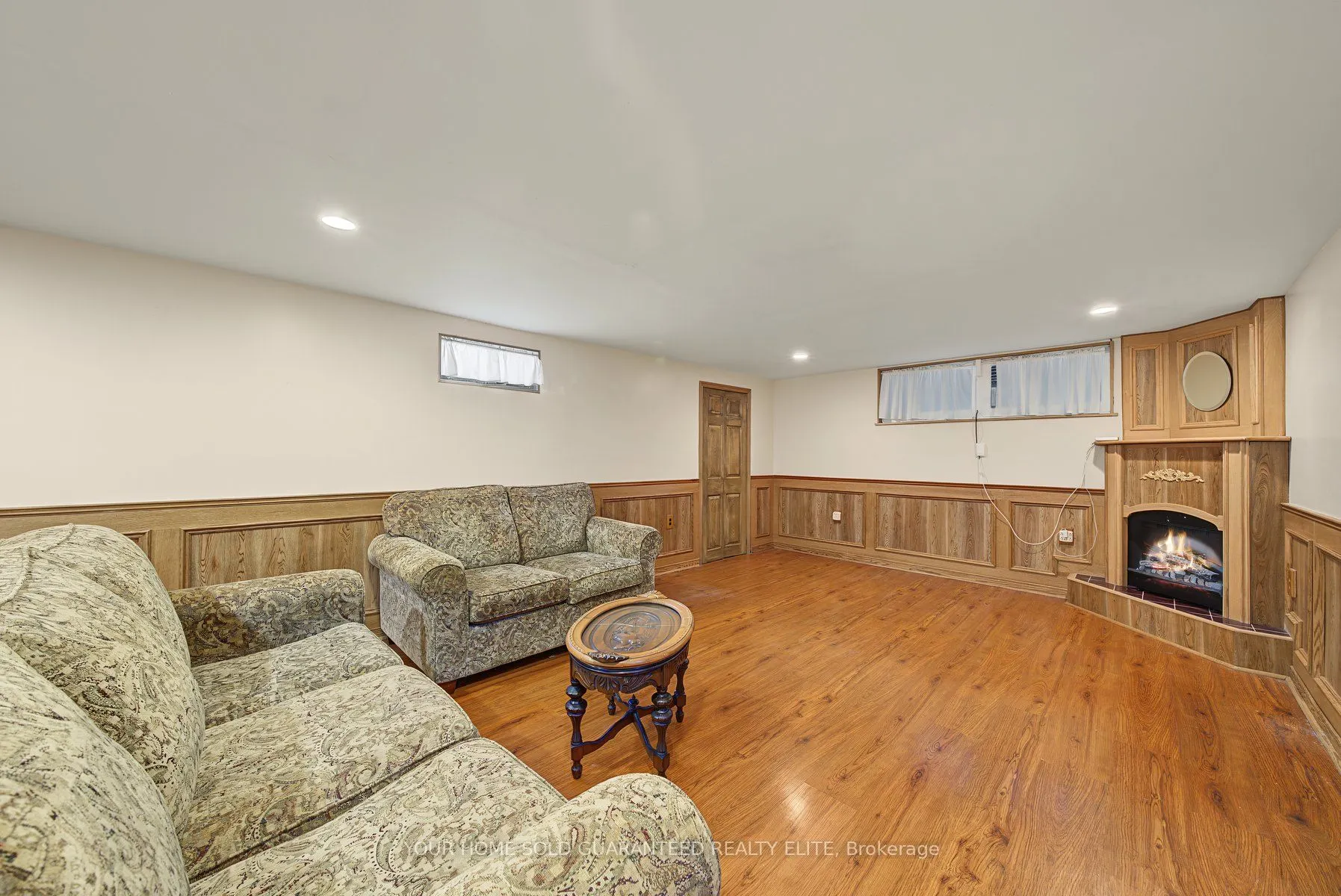 13 Lakeside Drive