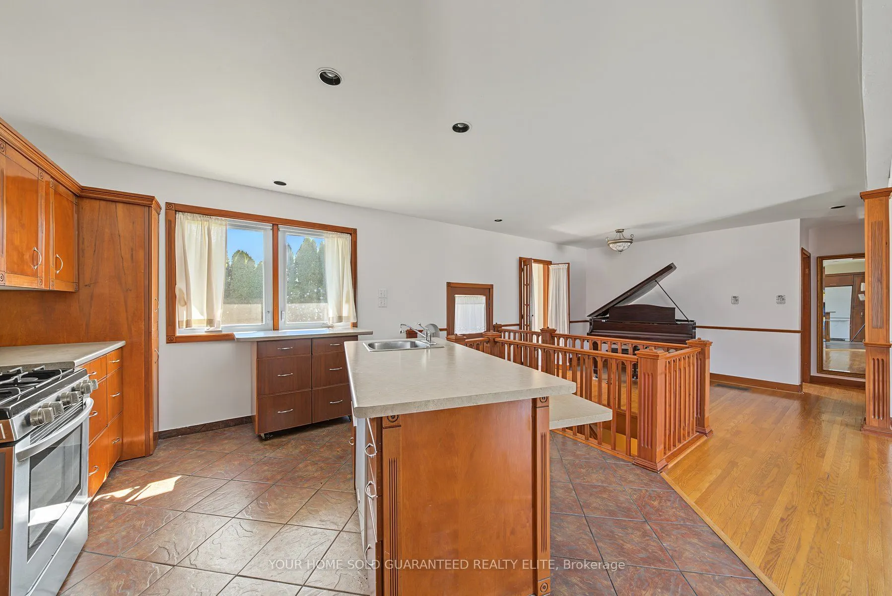 13 Lakeside Drive