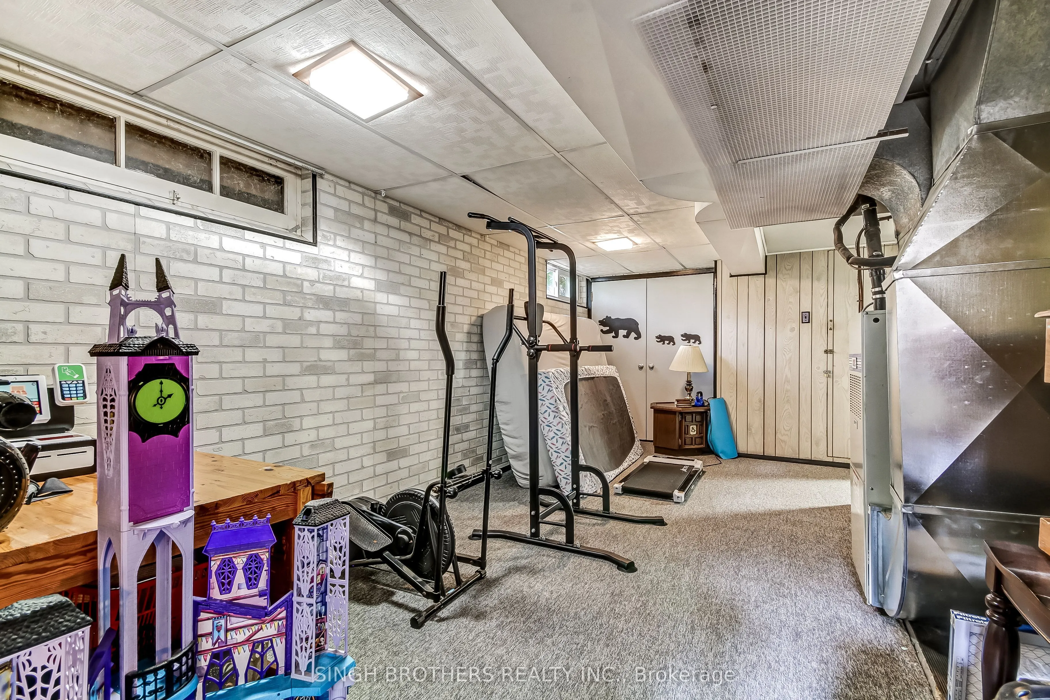 316 WILLOWGROVE Crescent