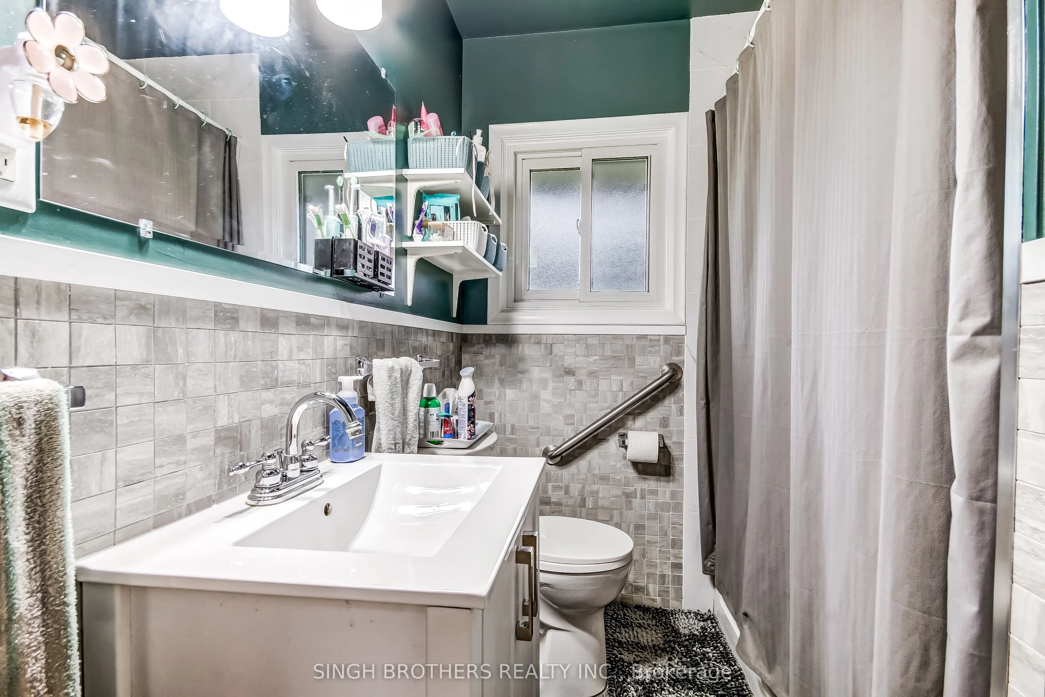 316 WILLOWGROVE Crescent