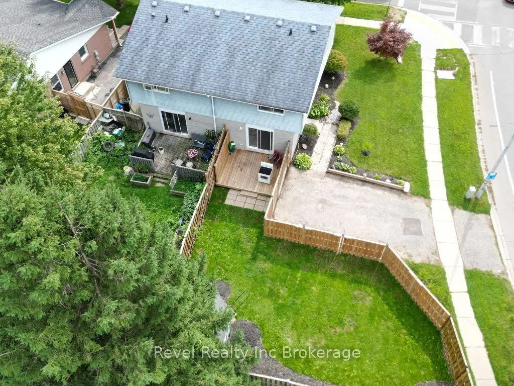 995 Cree Avenue