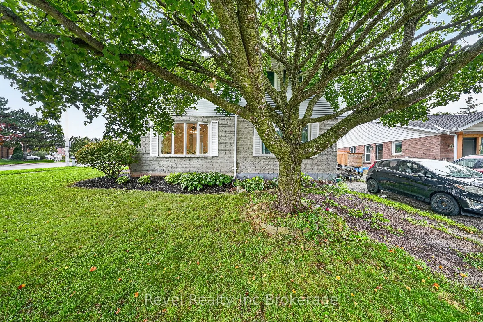 995 Cree Avenue