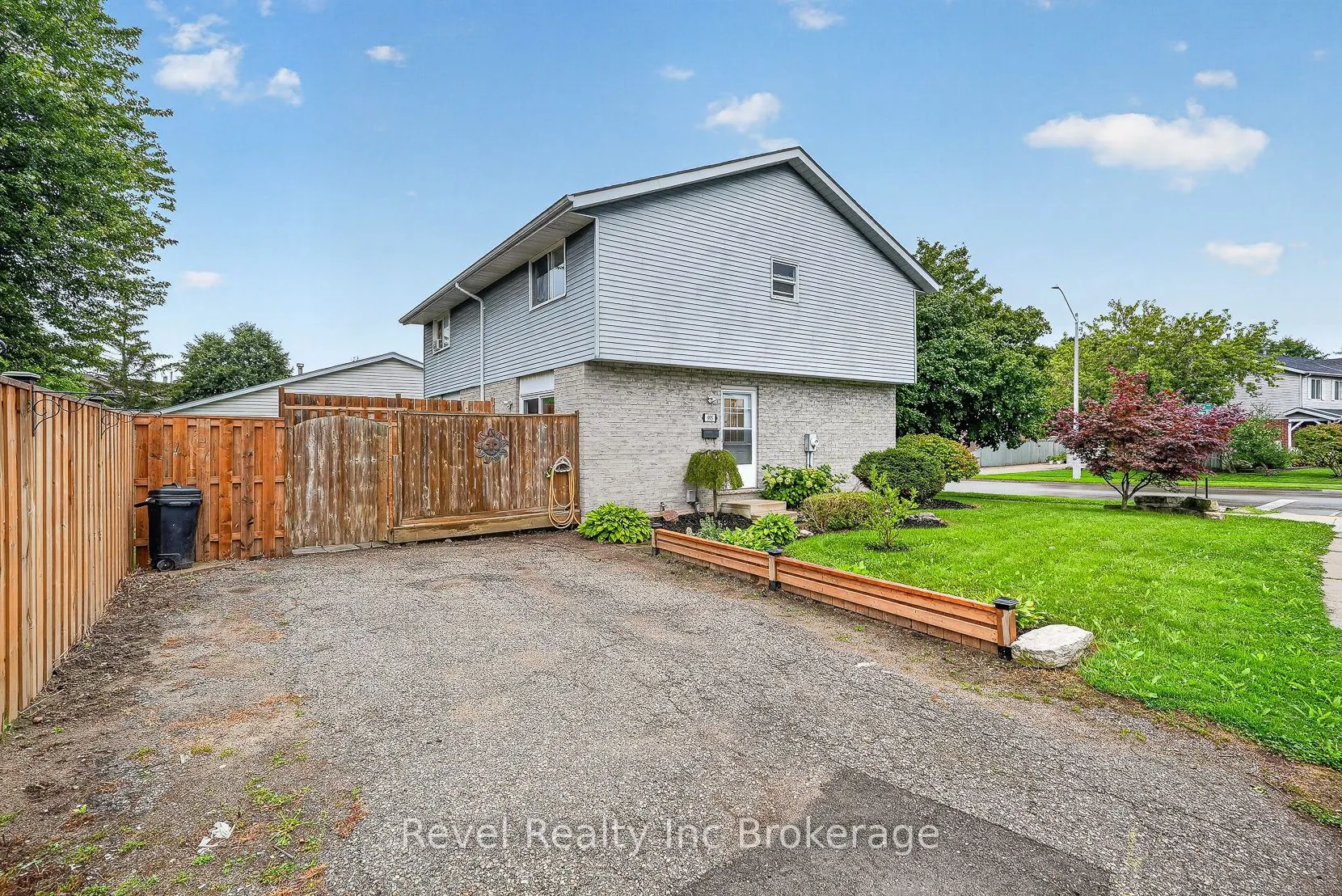 995 Cree Avenue