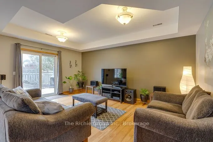 624 Cedar Street W