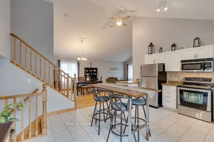 624 Cedar Street W
