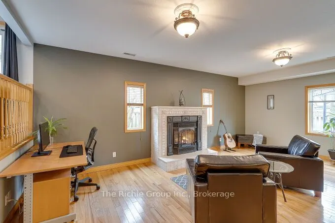 624 Cedar Street W