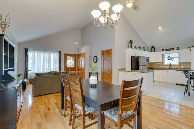 624 Cedar Street W