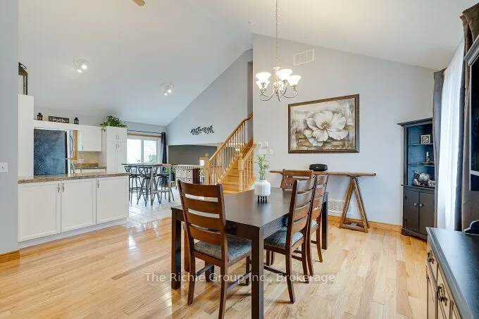 624 Cedar Street W