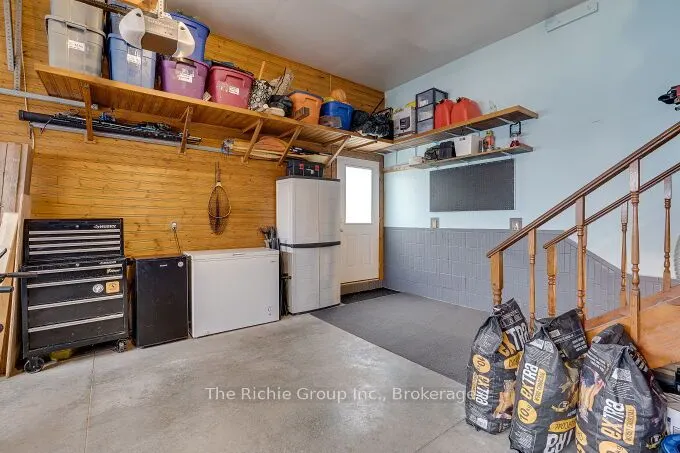 624 Cedar Street W
