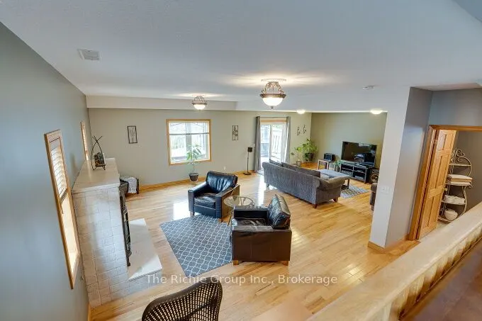 624 Cedar Street W