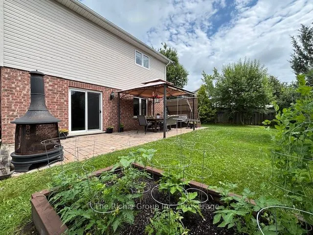 624 Cedar Street W