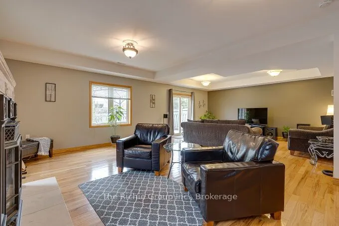 624 Cedar Street W