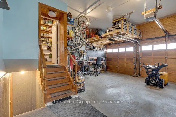 624 Cedar Street W