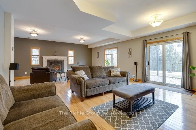 624 Cedar Street W