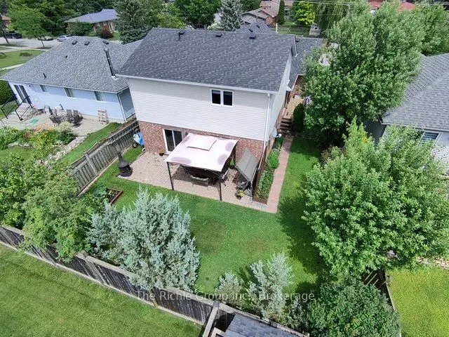 624 Cedar Street W