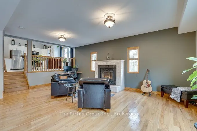 624 Cedar Street W