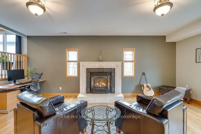 624 Cedar Street W