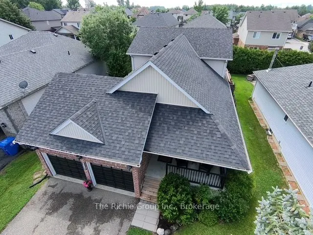 624 Cedar Street W