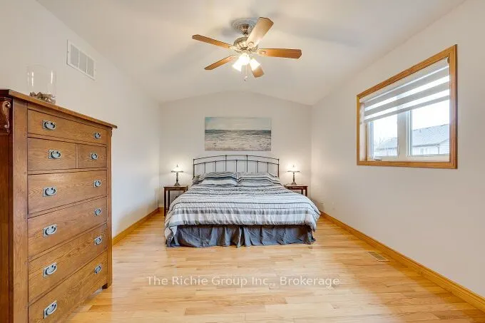 624 Cedar Street W