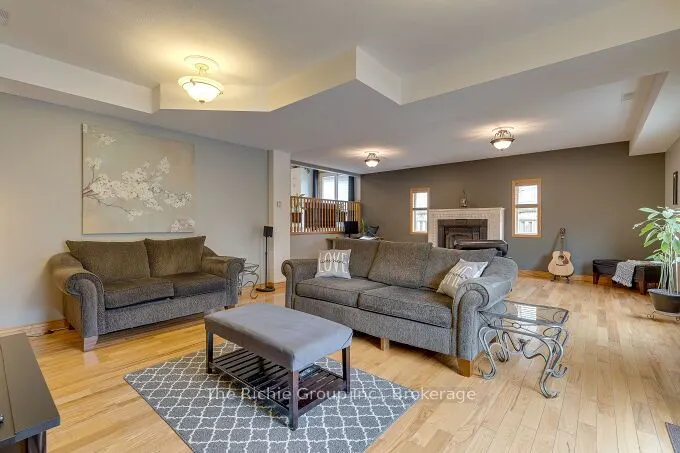 624 Cedar Street W