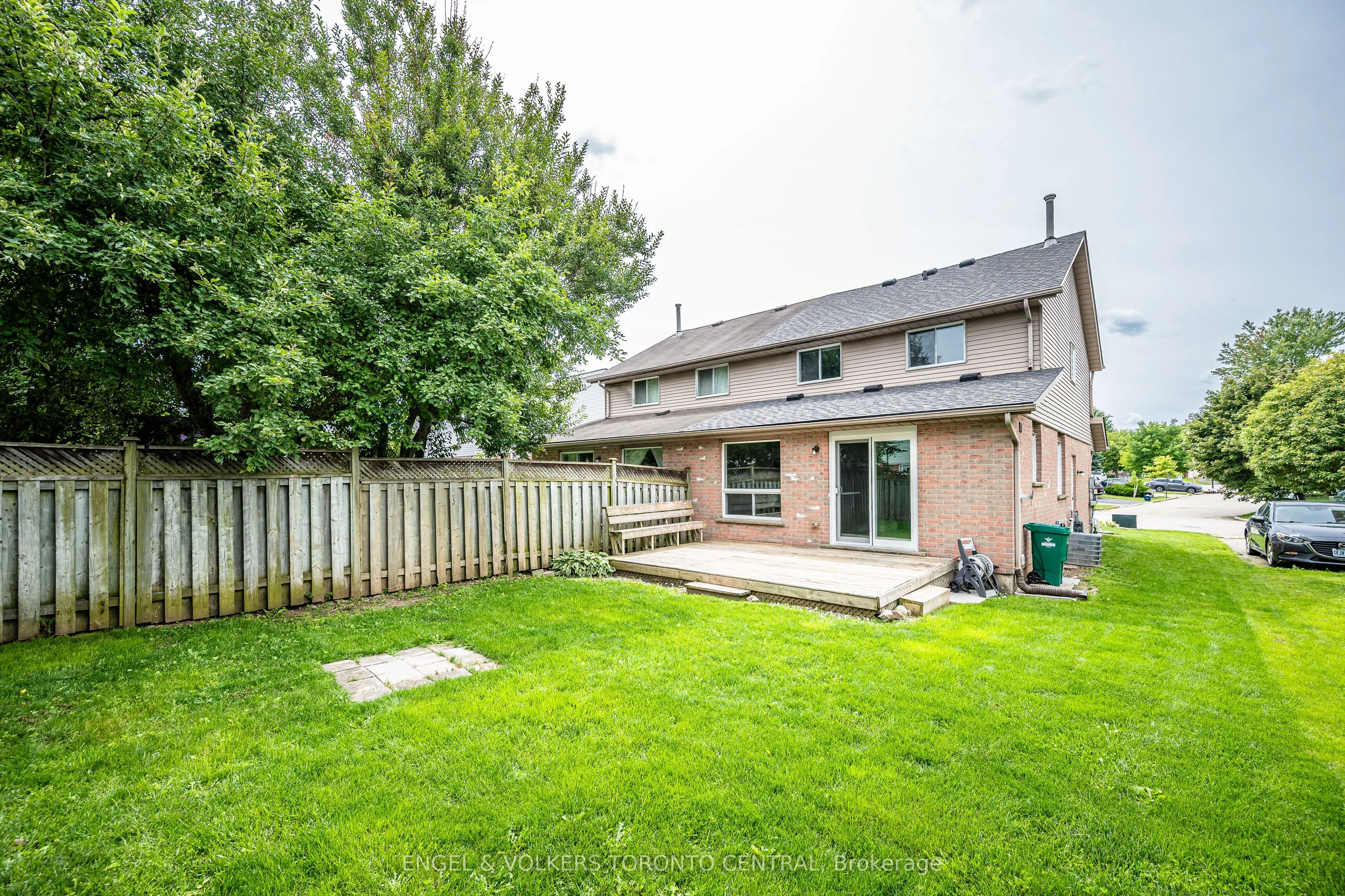 601 Pinerow Crescent