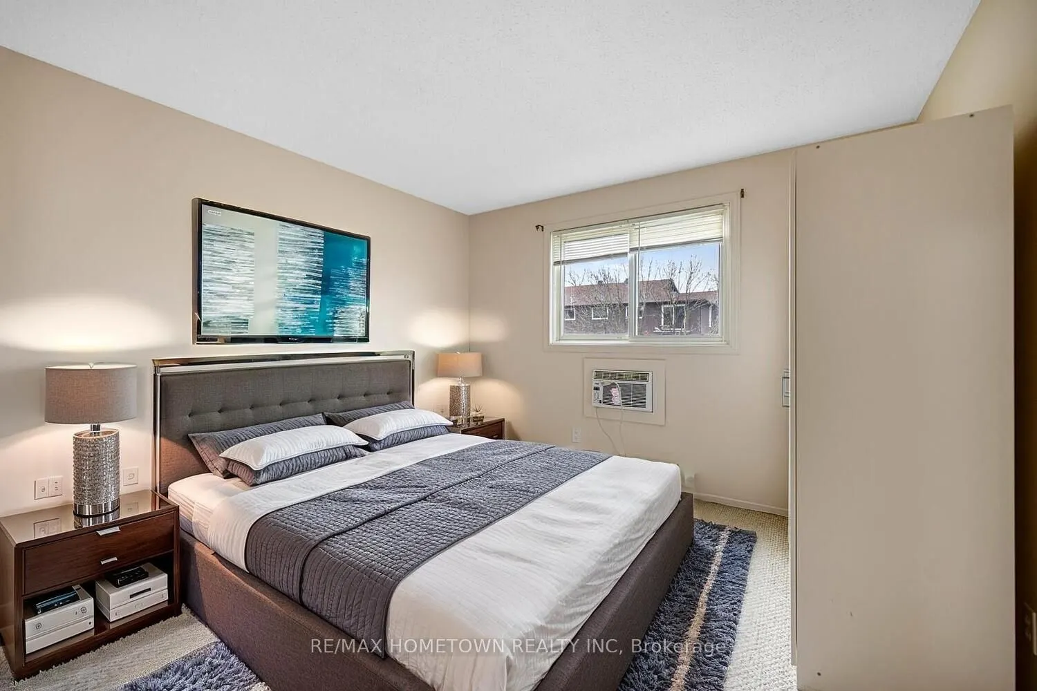 6 Charlotte Place #17