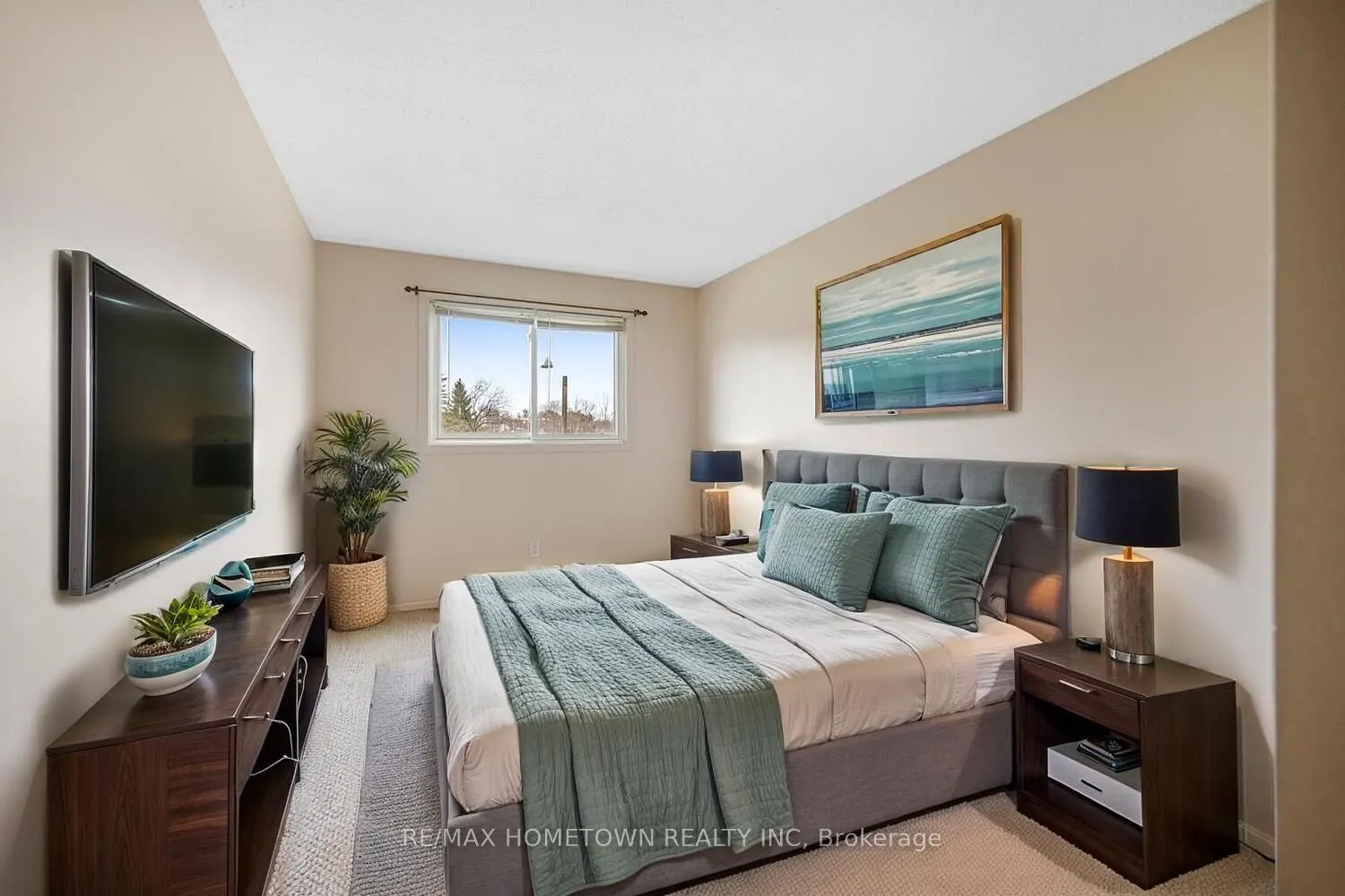 6 Charlotte Place #17
