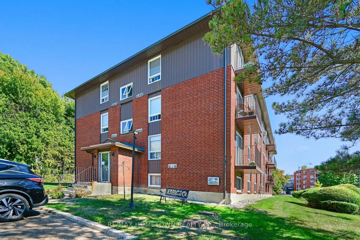 6 Charlotte Place #17