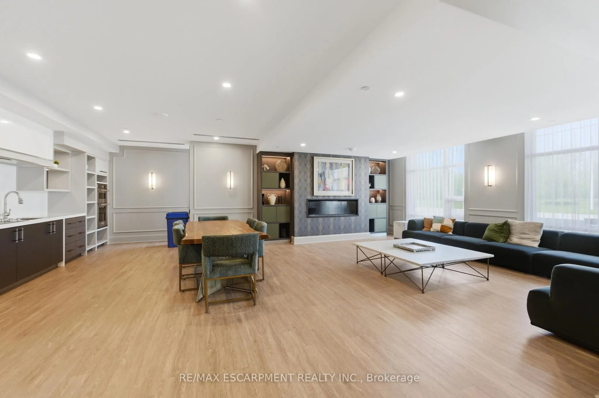 460 Dundas Street E #112