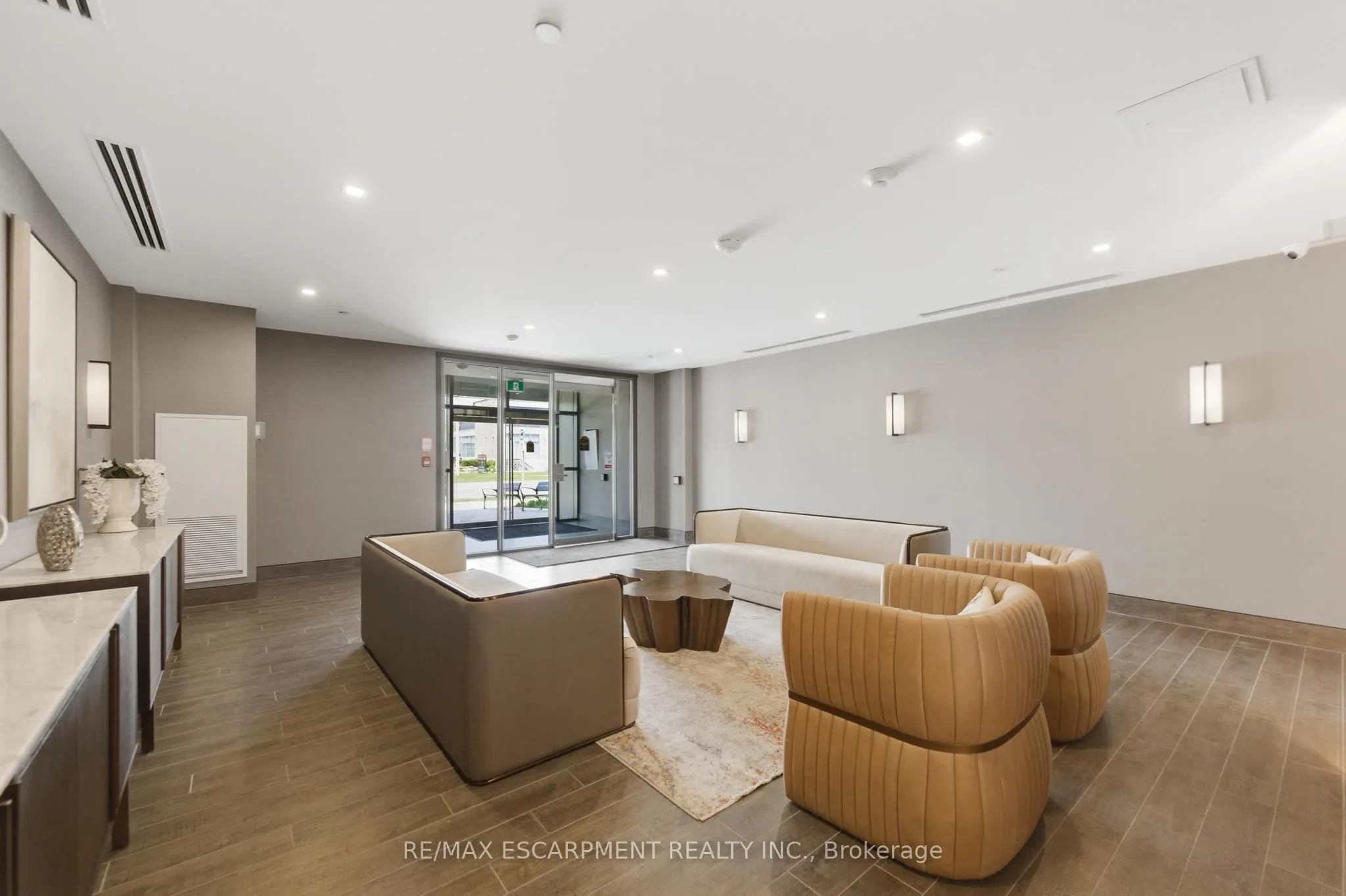 460 Dundas Street E #112