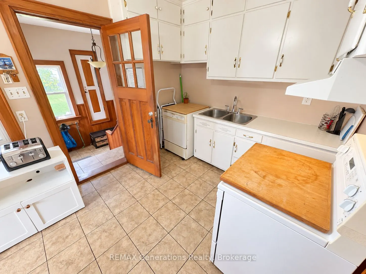 251 Francis Street W