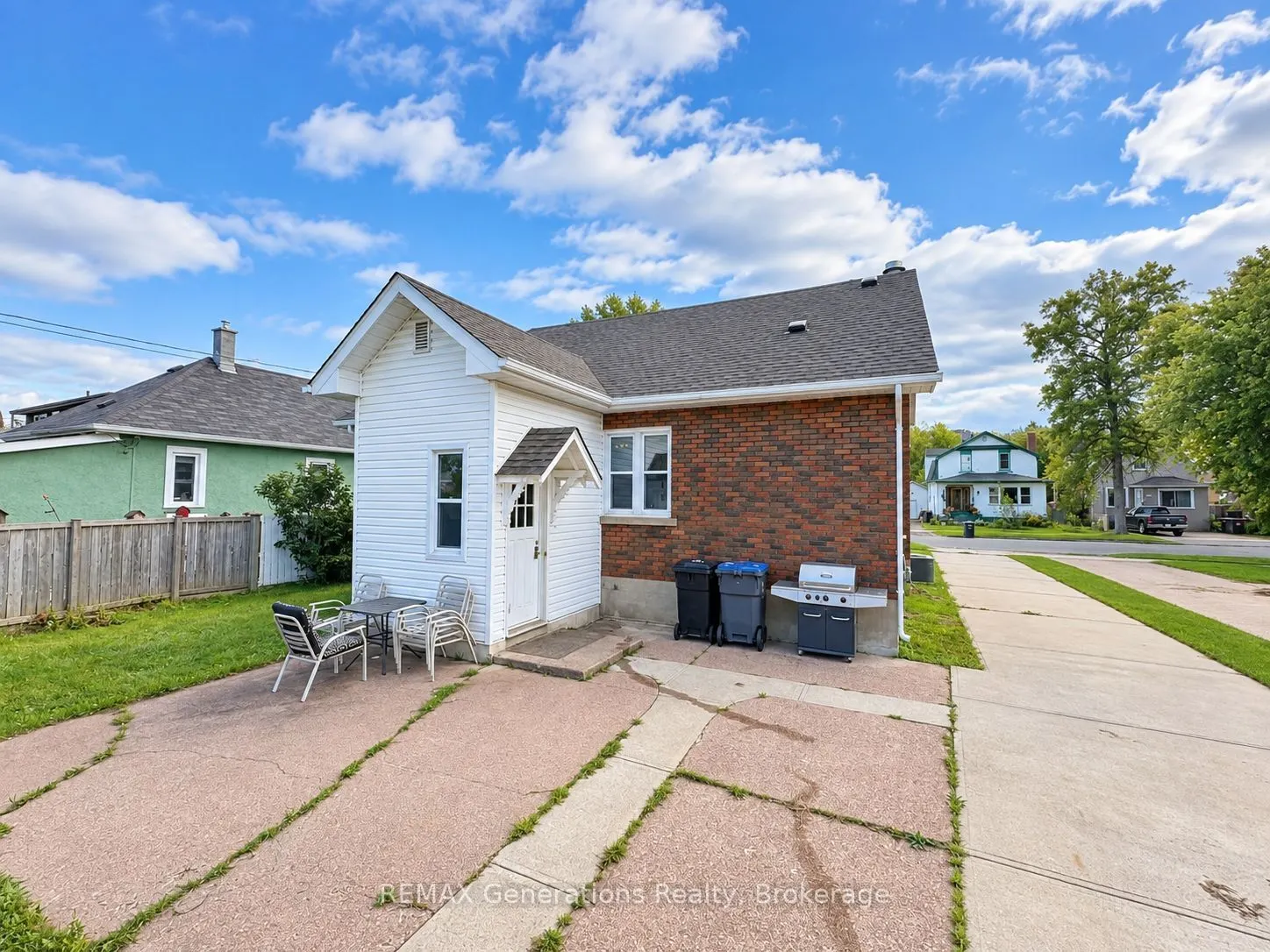 251 Francis Street W