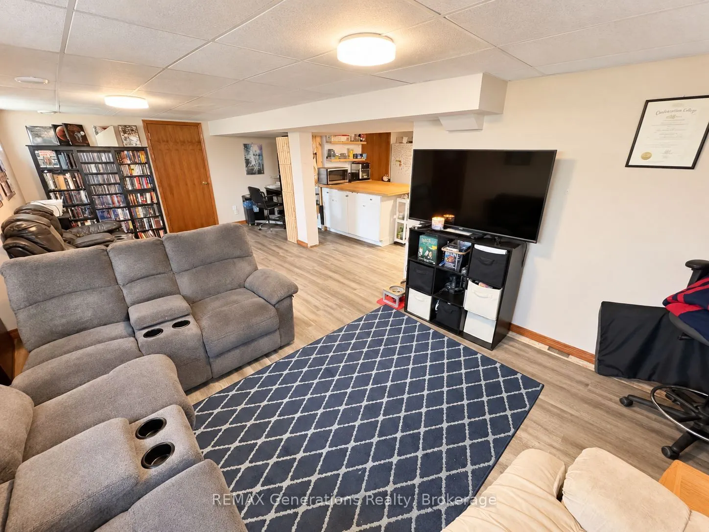 251 Francis Street W