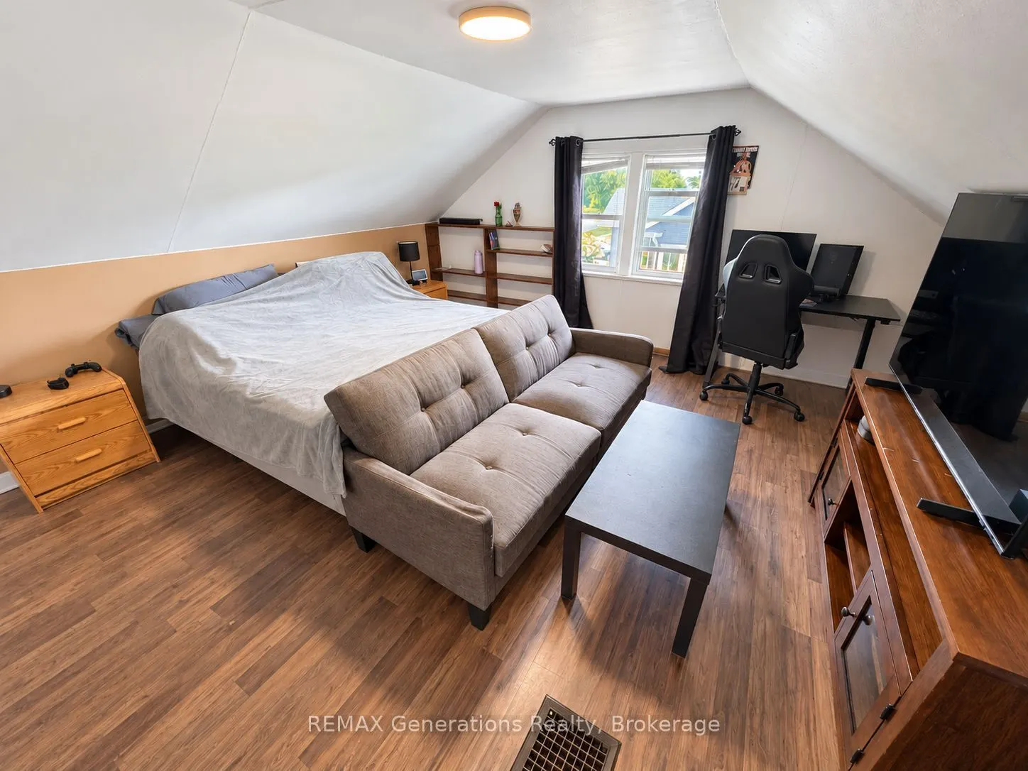 251 Francis Street W