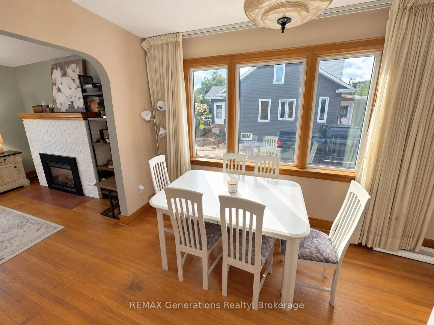 251 Francis Street W
