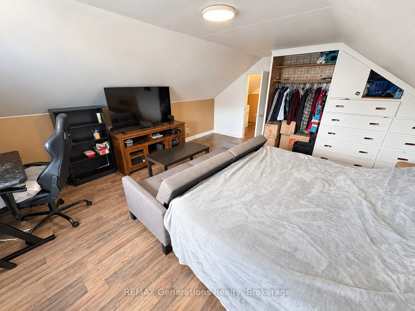 251 Francis Street W